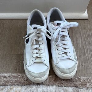 Nike Classic White and Black Women’s Sneakers